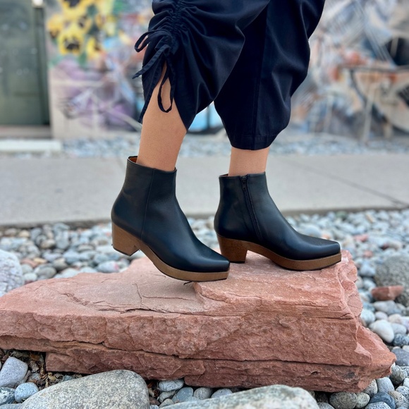 Coclico Kabuki Clog Boot in Black - Picture 5 of 5